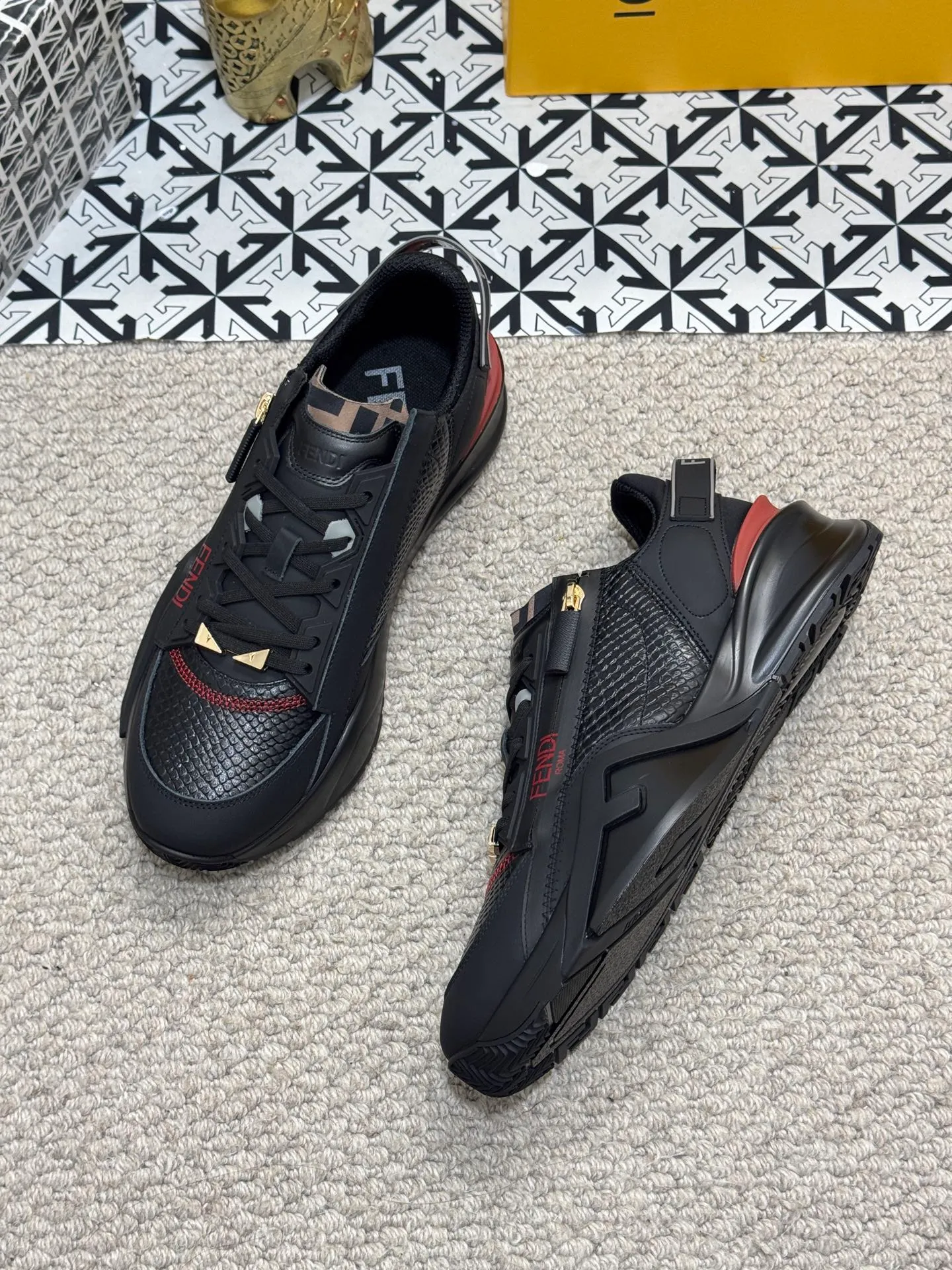 Men's men's shoes 💰520 [New style] 🦥🦥 Original quality - Fendi ◾️▫️F D🆕 Spring and summer new men's slip-on sneakers, with elastic straps, side zippers, and corrugated soles engraved with F. Embossed Fendi Flow lettering on the heel. Mixed material of high-tech fabric and black suede. FF graphic tongue. Ultra-light and wear-resistant EVA sole. Size: 38-44 (45 customized